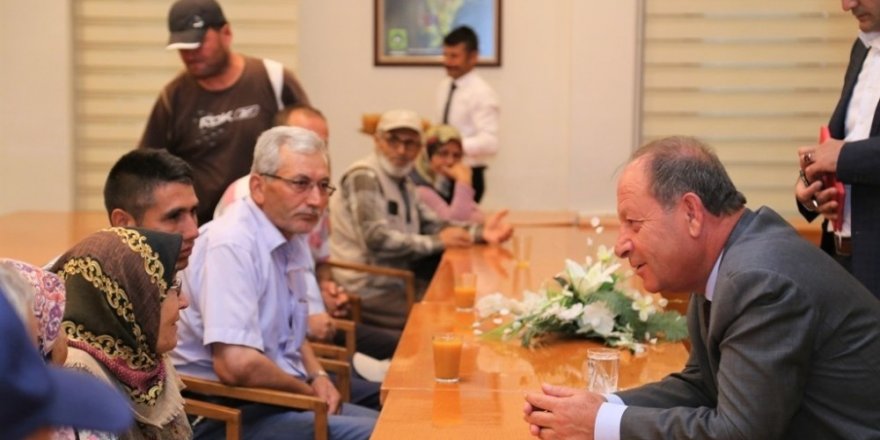 Başkan Oprukçu hemşehrilerini dinliyor