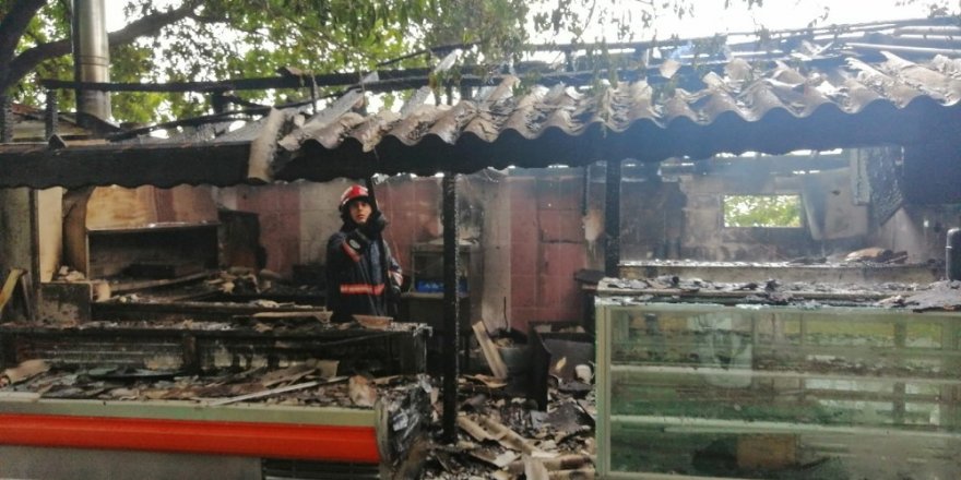 Çiftlikte çıkan yangında mutfak kısmı alevlere teslim oldu