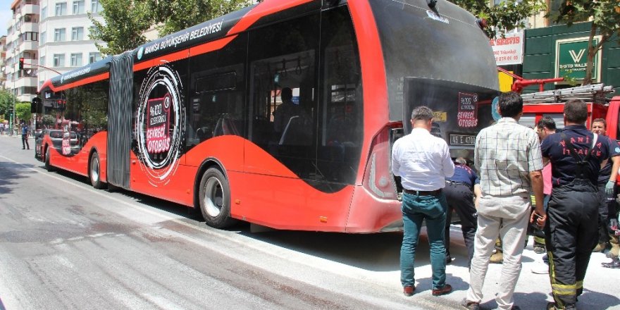 Elektrikli otobüsten yükselen duman paniğe neden oldu