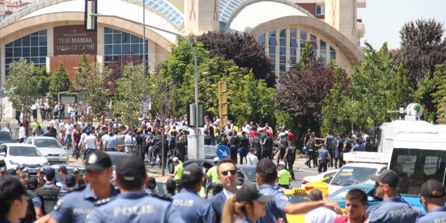 MKE Ankaragücü’nün olağanüstü genel kurulu öncesinde biber gazlı müdahale