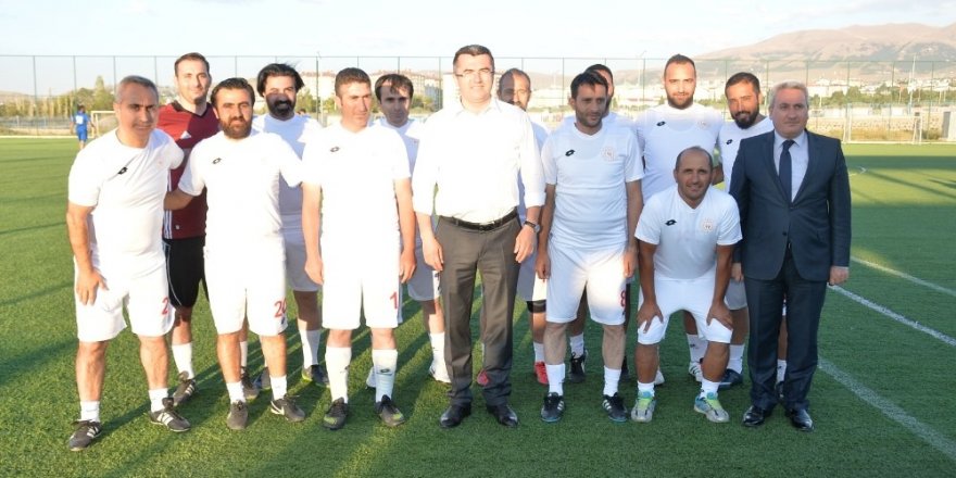 Kurumlar Arası Futbol Turnuvasının Şampiyonu Aras Edaş ve Atatürk Üniversitesi