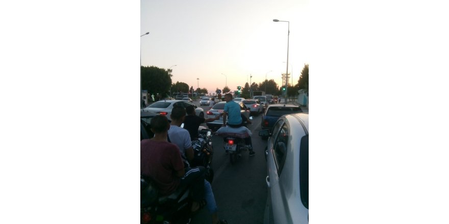 Motosiklette ‘çuvallı’ yolculuk