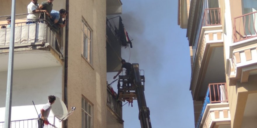 İş makinesiyle 60 kişiyi kurtardı