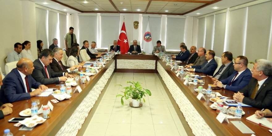 İl İdare Şube Başkanları Toplantısı Vali Günaydın Başkanlığında Yapıldı