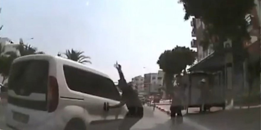 El freni boşalan park halindeki araç trafiğe daldı