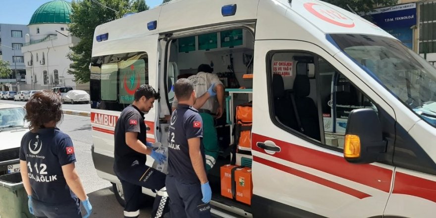 Bisikletin çarptığı belediye görevlisi yaralandı