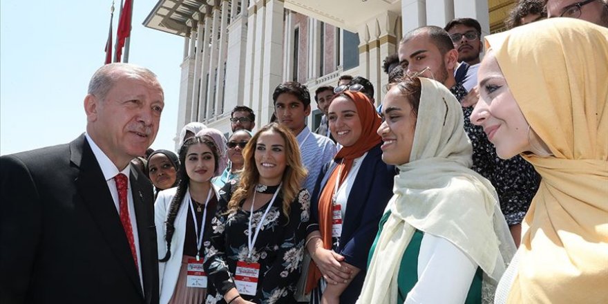 Cumhurbaşkanı Erdoğan Amerikalı ve Kanadalı öğrencileri kabul etti