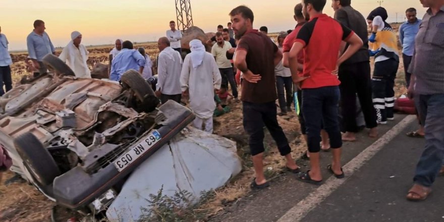 Devrilen otomobildeki 7 kişi yaralandı