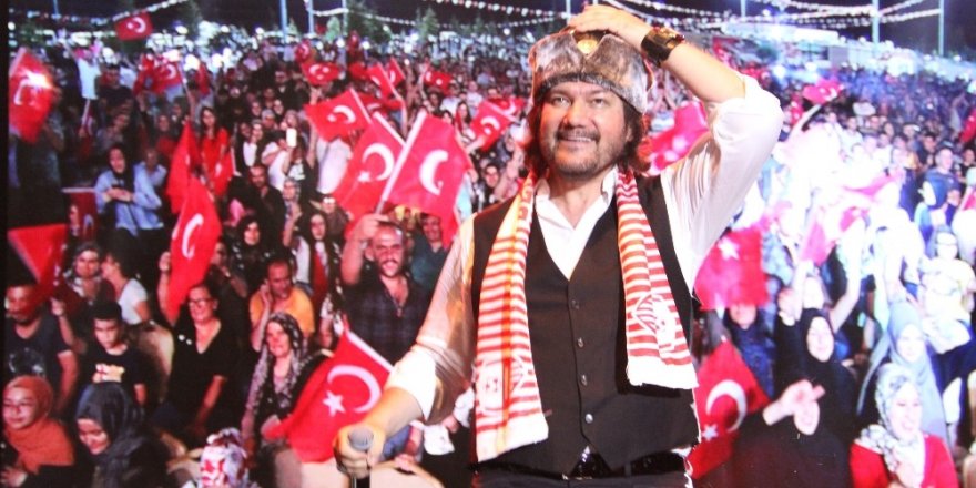 Karaman’da Ahmet Şafak hayranlarına unutulmaz bir gece yaşattı