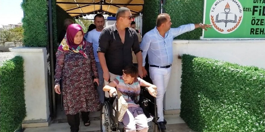 Berdan Mardini, Diyarbakır’ özel eğitim ve rehabilitasyon merkezini ziyaret etti