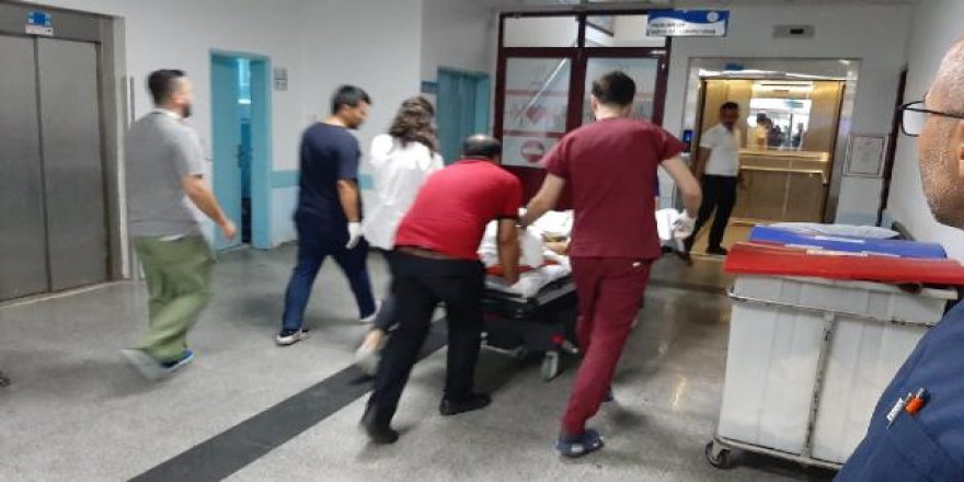 Kontrolden çıkan motosiklet otobüs durağına çarptı: 1 ölü, 1 yaralı