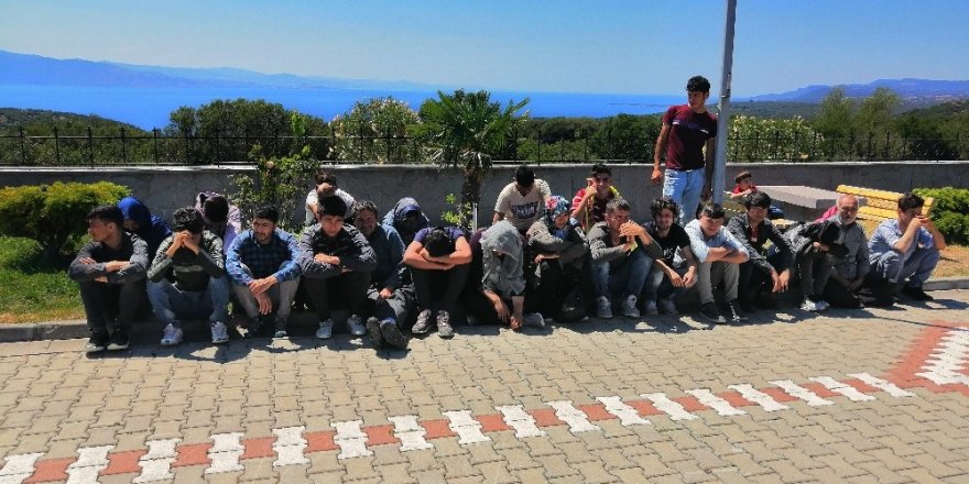 Çanakkale’de 80 mülteci ile 3 organizatör yakalandı
