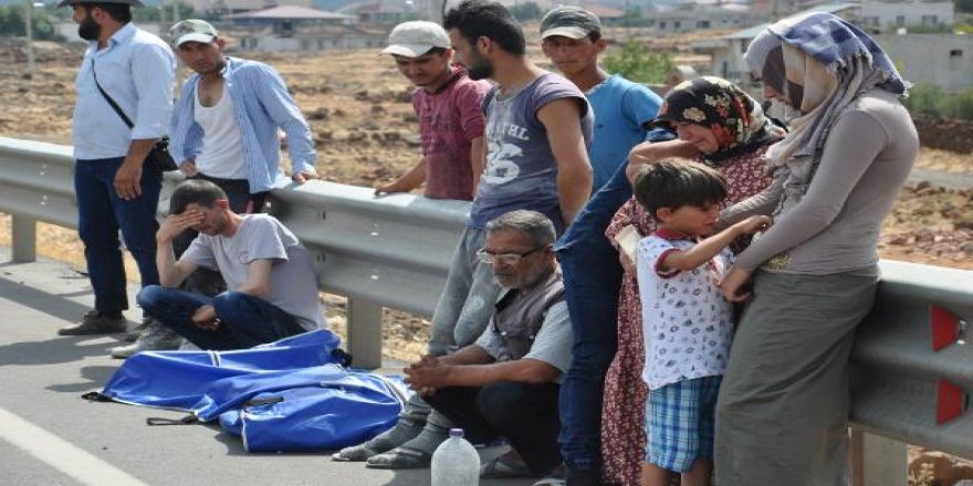 Ölümlü kazaya bakarken kaza yaptı, 3 yaşındaki Ahmed yaralandı