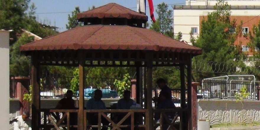 Buzdolabının arkasında oynarken akıma kapılan çocuk hayatını kaybetti