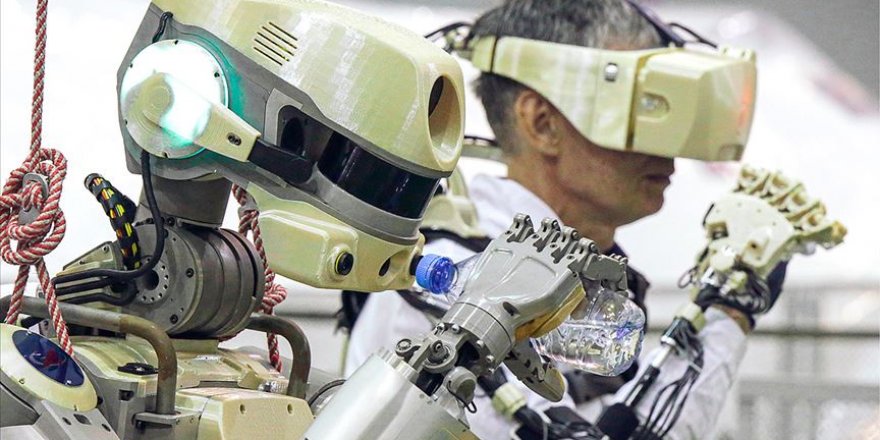 İnsansı robotu taşıyan Rus mekiği uzay istasyonuna bağlandı