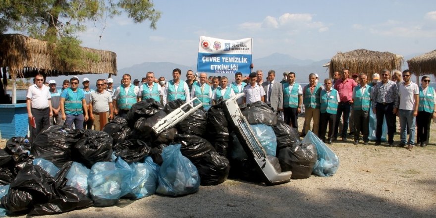 Fethiye’de hükümlüler çevre temizliği yaptı