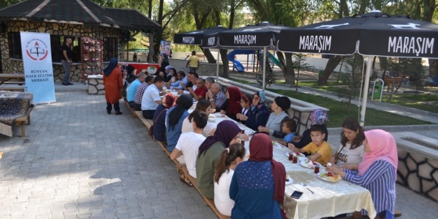 Bünyan Halıları Pınarbaşı Mesire Alanında Sergileniyor