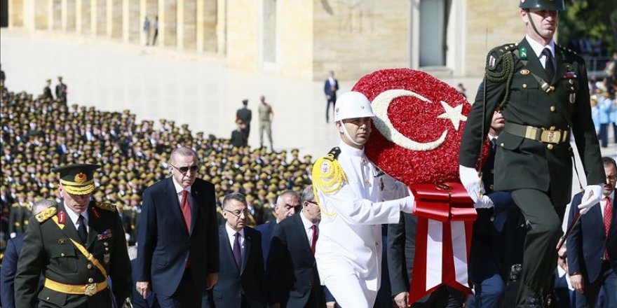 Turquie: le Président Erdogan visite Anitkabir à l'occasion de la Fête de la Victoire