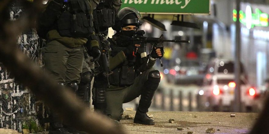 İsrail güçleri gece baskınlarında 14 Filistinliyi gözaltına aldı