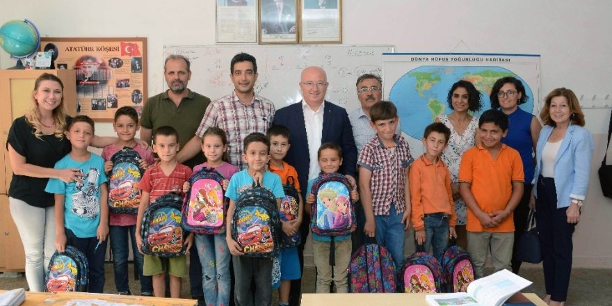 Başkan Gümüş’ten Çocuklara Dayanışma Çantası