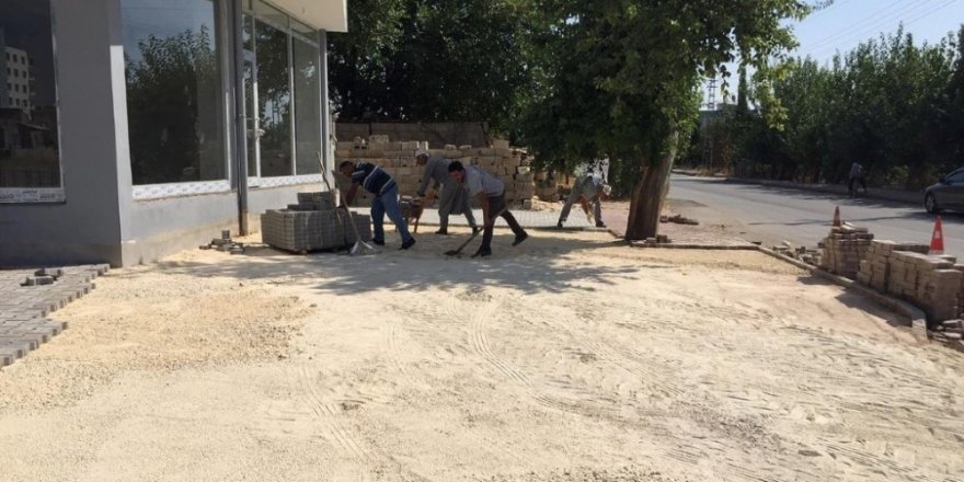 Yeşilyurt Mahallesi’nde parke taşı döşeme çalışması yapıldı