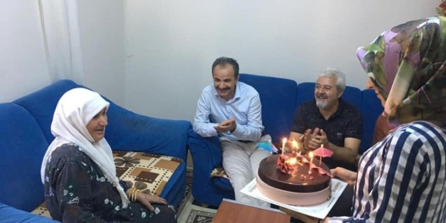 Emine teyzeye doğum günü sürprizi