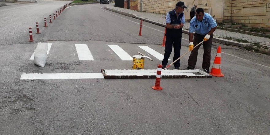 Bayburt’ta yaya geçidi çizgileri boyandı