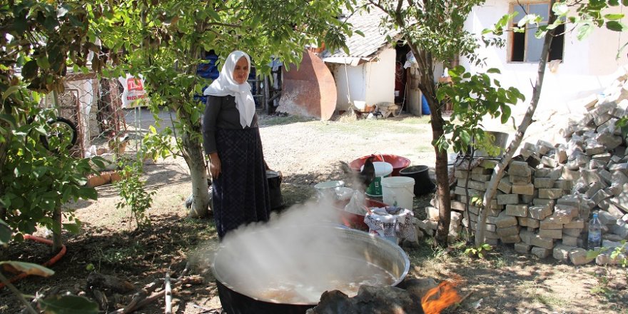 Yalıhüyük'te pekmez kaynatma telaşı