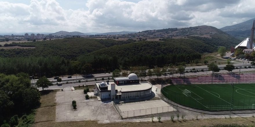 220 bin kişi uzayı izledi