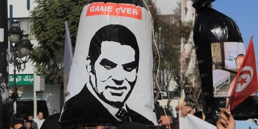 Ben Ali: du pouvoir à l'exil en passant par la révolution (portrait)