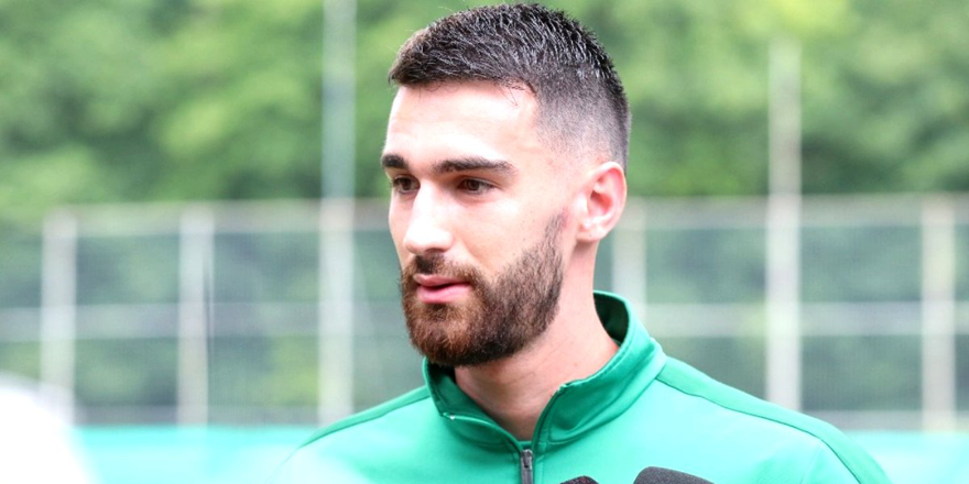 Konyaspor’da Bajic ısınırken sakatlandı, kadrodan çıkarıldı!