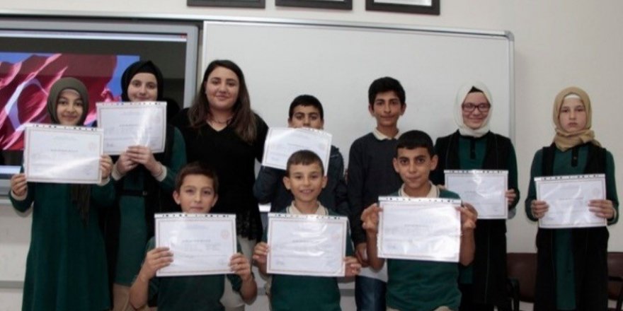 Robot uygulama kursiyerleri belgelerini aldı