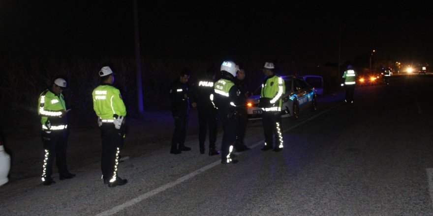 Trafik kazasına tespit tutanağı tutan sigortacıya otomobil çarptı