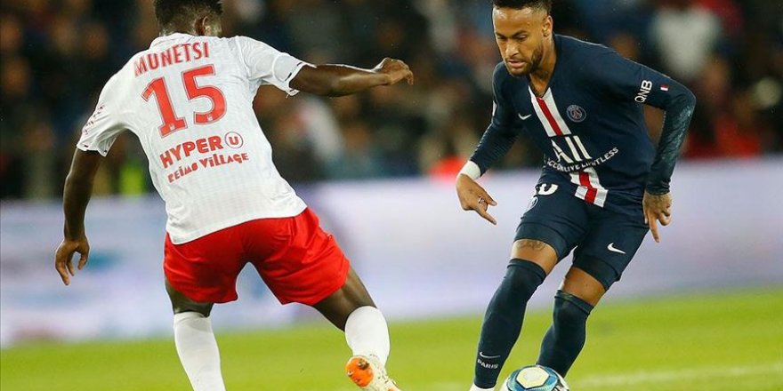 Neymar bir ay futbol oynayamayacak