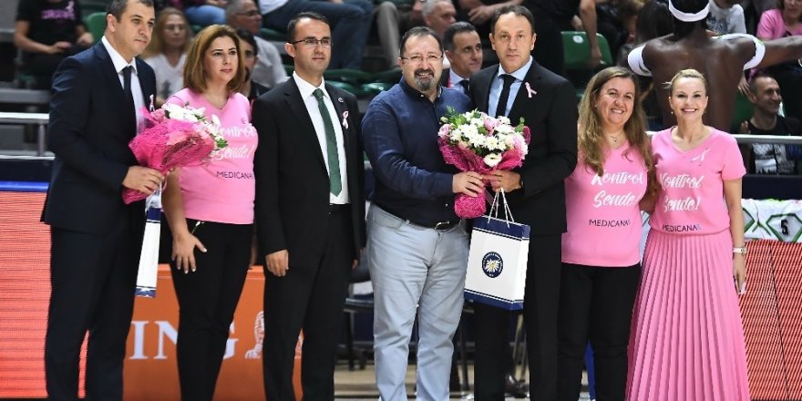 Meme kanserine basketle dikkat çektiler