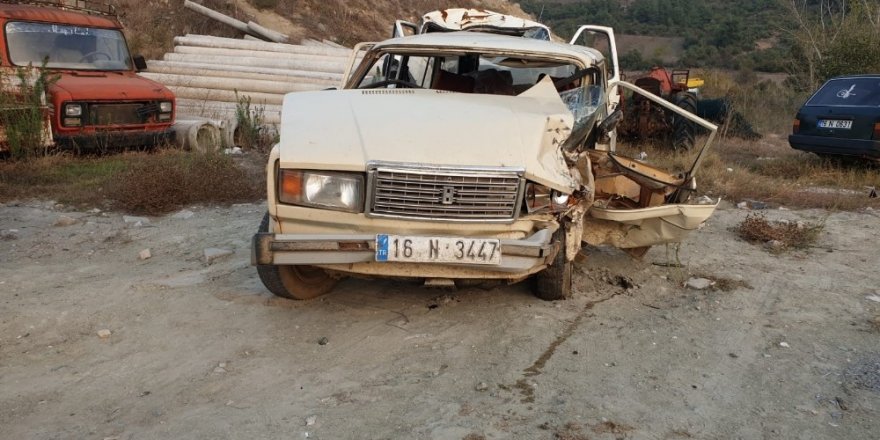 İki otomobil kafa kafaya çarpıştı: 1 ölü, 3 yaralı