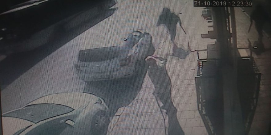 Üvey kardeşini berber koltuğunda vurdu
