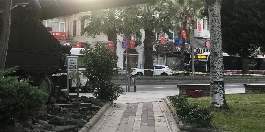 Tarihi top önünde şüpheli valiz paniği