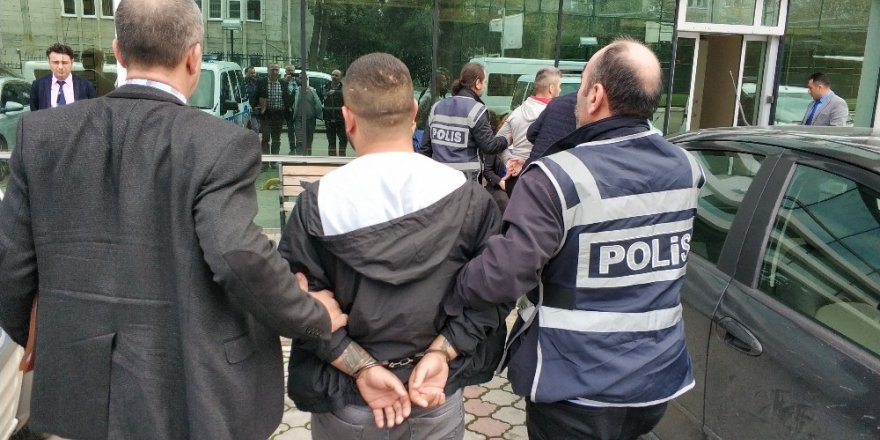 Firariyi yakamaya çalışan polise mukavemette bulunan 3 kişi tutuklandı