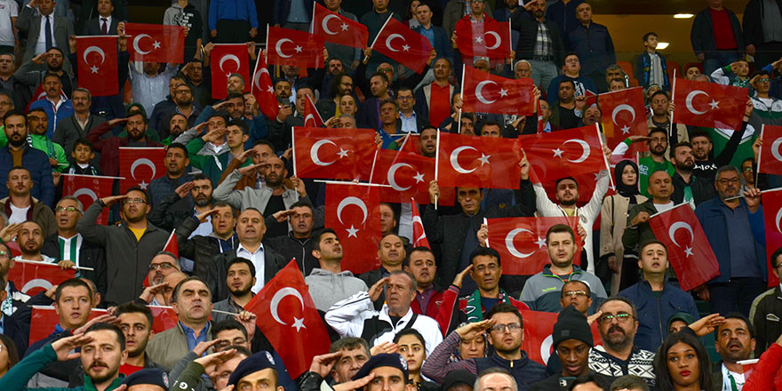Karşılaşma öncesi askerlerimize destek