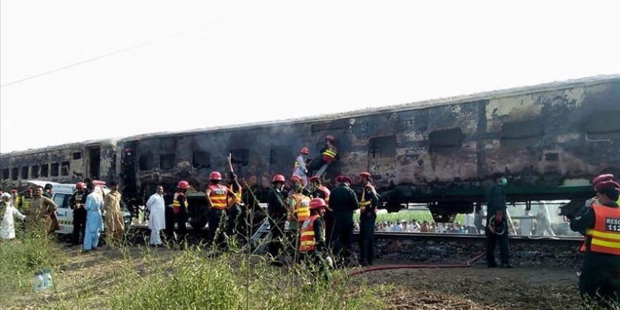 Pakistan: Death toll from train fire climbs to 74