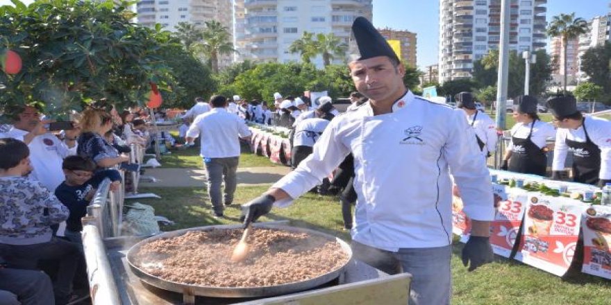 Aşçılık öğrencilerinden 33 metrelik tantuni