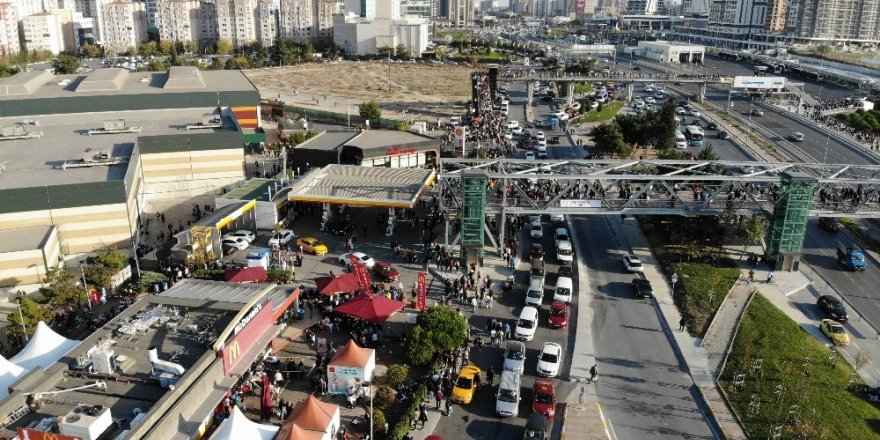 Kitap Fuarı’nda aşırı yoğunluk havadan görüntülendi