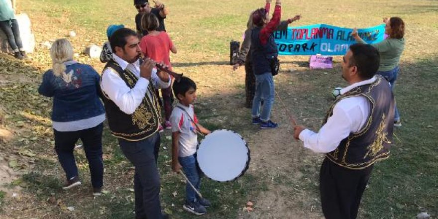 Davullu zurnalı "saha" protestosu