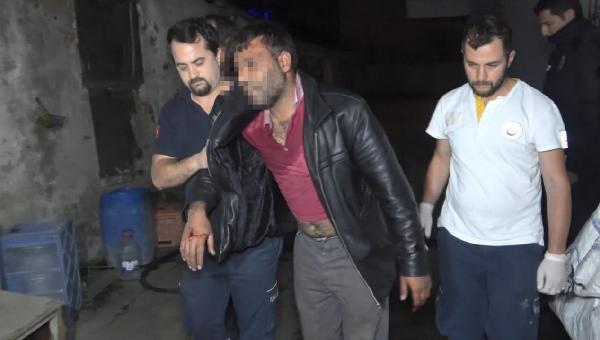 Ev sahibi tarafından fark edilen hırsız, banyoda yere yatıp, uyuma numarası yaptı