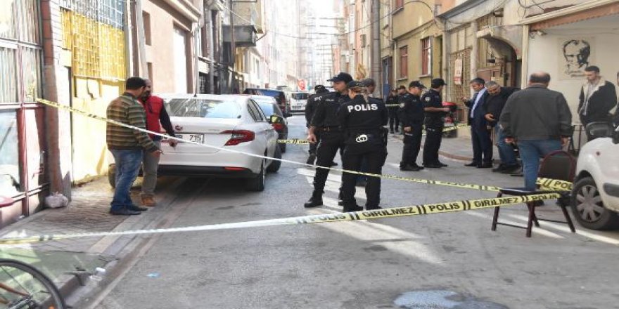 1 kişiyi vurdu, silahından çıkan kurşun polisin cebindeki telefonu sıyırdı