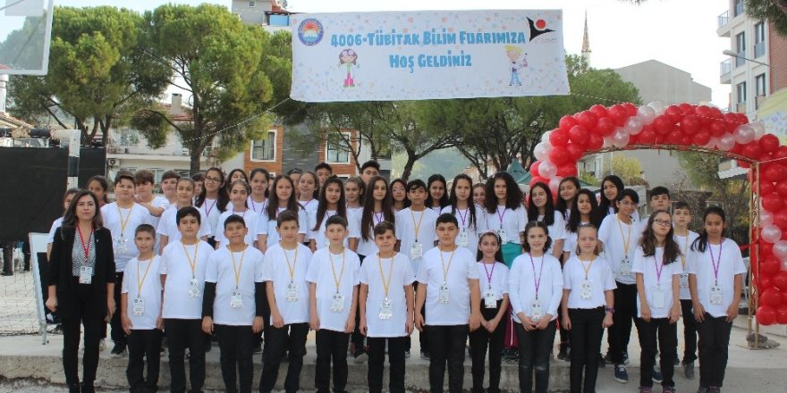 Öğrenciler bilim fuarı ile projelerini tanıttı