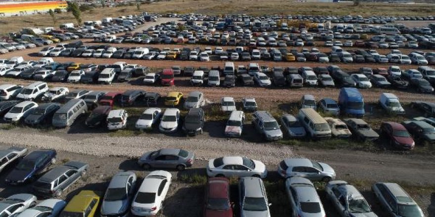 Yaklaşık 5 bin araç otoparkta çürümeye terk edildi