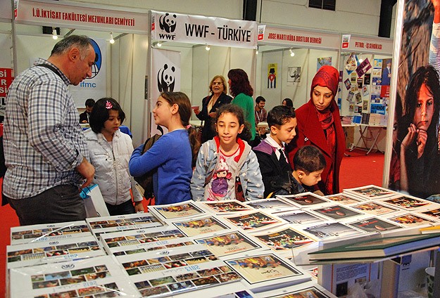 Kitap fuarında AA'nın standına yoğun ilgi