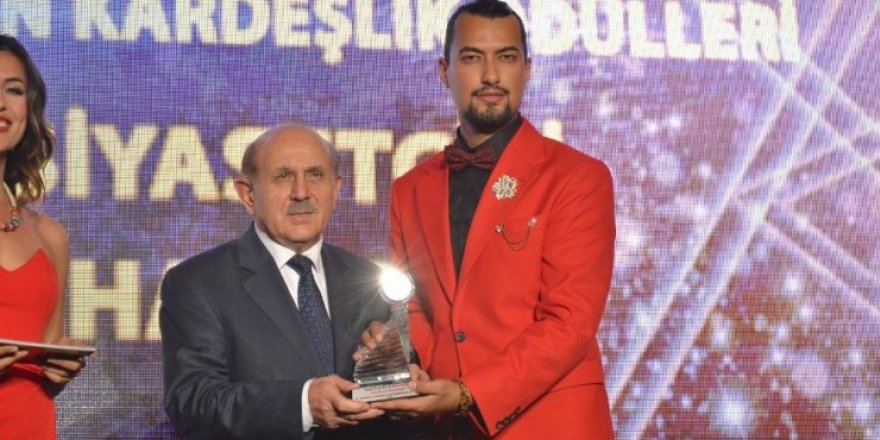 AK Parti Kurucu üyesi, İstanbul eski milletvekili Kuzu’ya ’yılın en iyi siyasetçisi’ ödülü